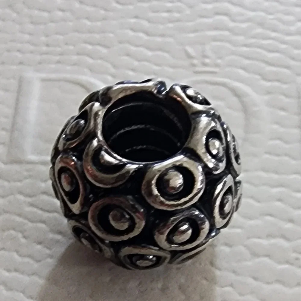 Pandora Celebration Charm - Picture 3 of 8